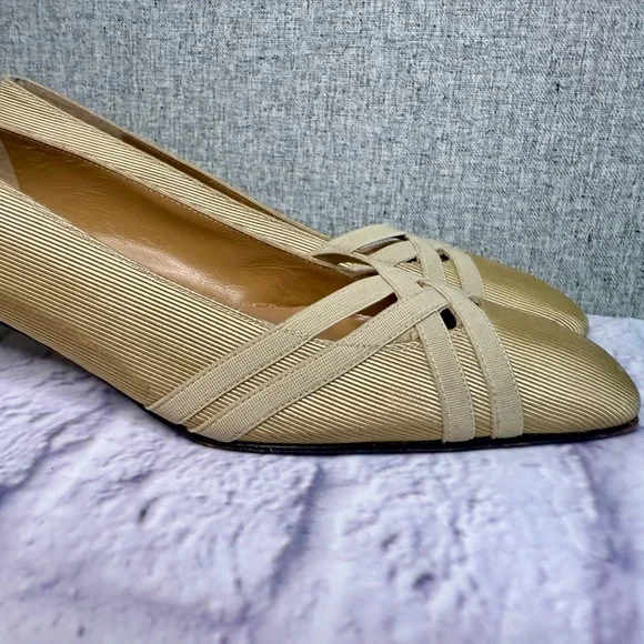 Vintage Stuart Weitzman Gold Cream Pumps Kitten Heel Made in Italy 7.5 Narrow - Picture 4 of 13